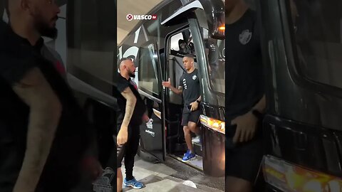 Time do Vasco chegando ao Engenhão para enfrentar o Botafogo