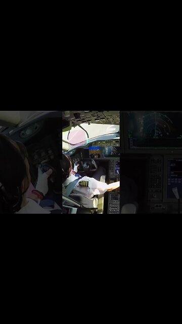 👩🏻‍✈️ 787 touching down at JFK