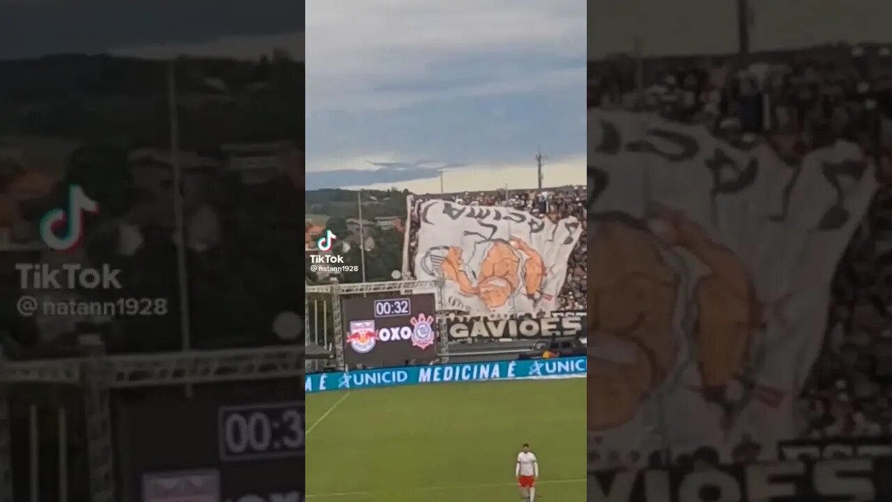 🤦 E a torcida do Corinthians que subiu o bandeirão de cabeça pra baixo?