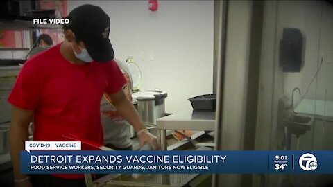 Duggan expands vaccine eligibility for Detroit's food service workers, including restaurants & groceries