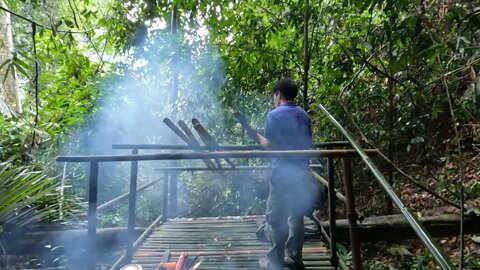 Building a bamboo shelter on a rock face:15