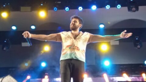Gustavo Mioto tem microfone desligado e show interrompido no São João de Campina Grande