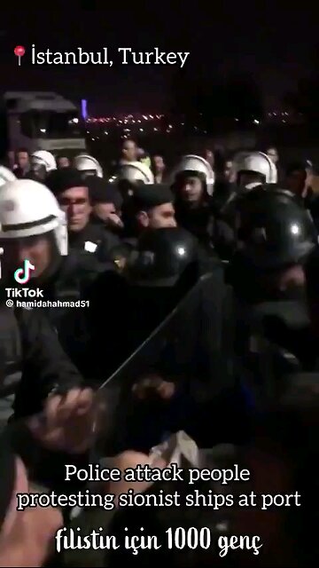 Turkish folks protesting against shipments going to Israel at Turkish ports.