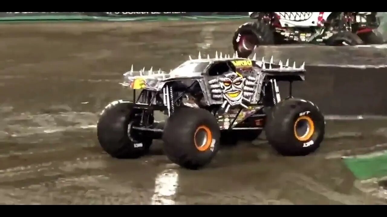 MONSTER JAM = SEE WHAT HAPPENS DURING THE VIDEO = Léo Sócrates