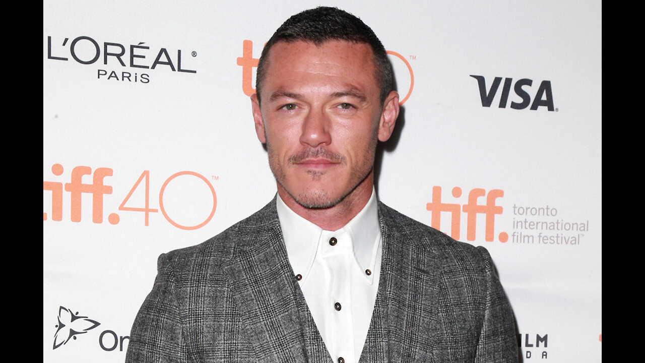Luke Evans wants sexuality to stop being a 'novelty thing'