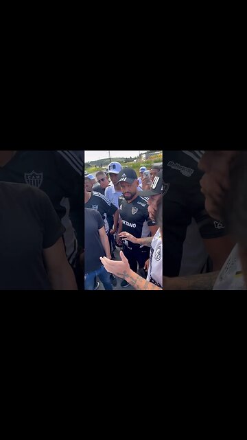 Galoucura conversando com Eduardo Coudet e pedindo a sua saída do Atlético-MG