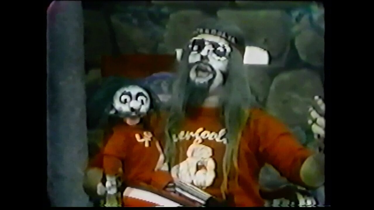 SCREAMING YELLOW THEATER - Svengoolie and Derwood