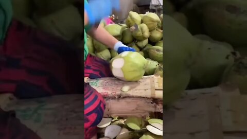 Coconut cutting skill 👏