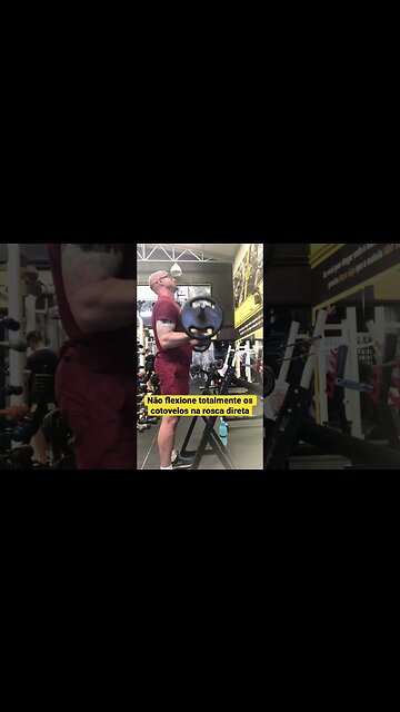 Não flexione totalmente os cotovelos na rosca direta #shorts