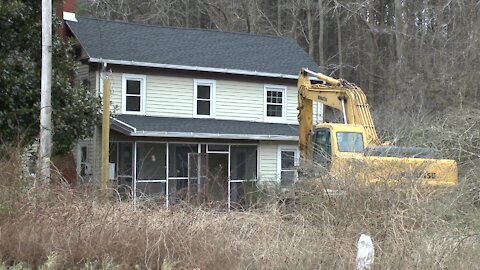 House VS. Komatsu - Demolition of Ralph's House