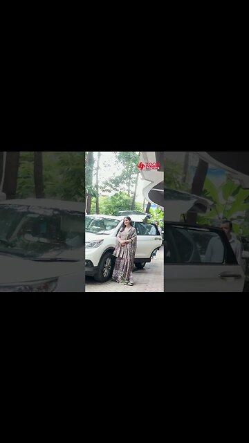 Sara Ali Khan SKIPS posing for paps & Outside Kareena Kapoor's building 😍 #shorts
