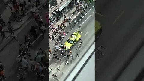 Crowd Twerking on Vehicles...