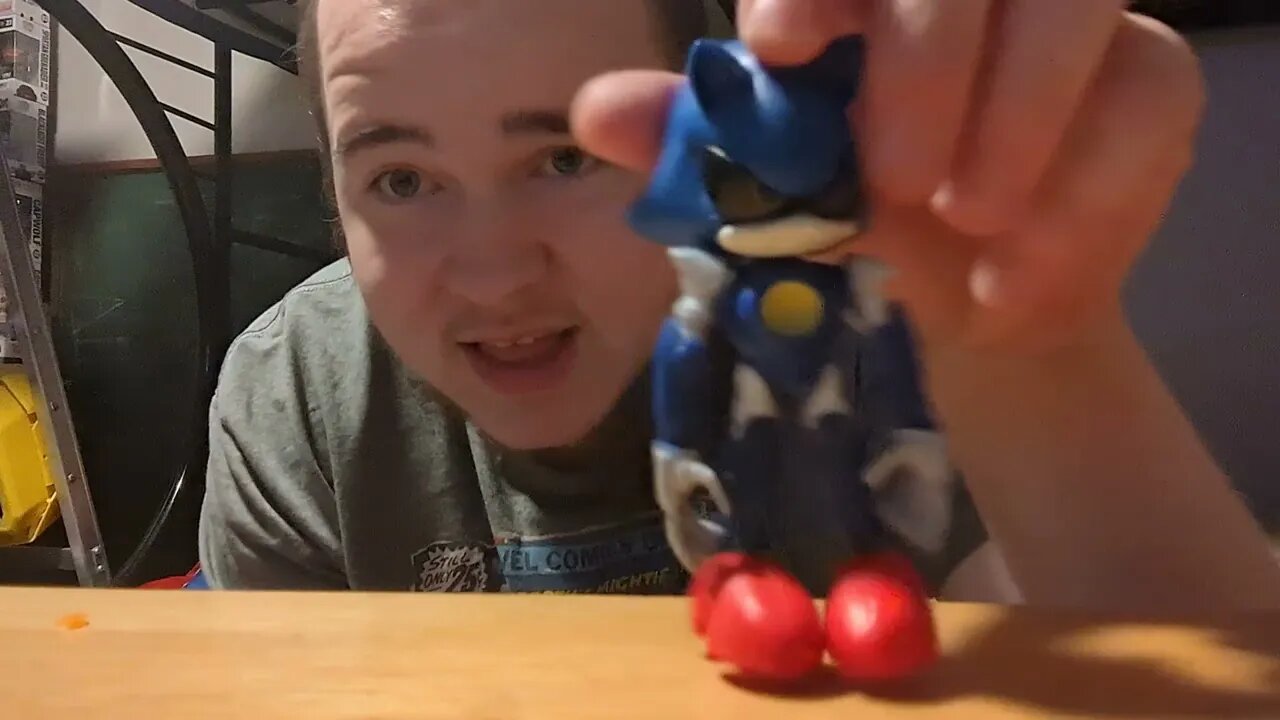 looking at bootleg sonic toys