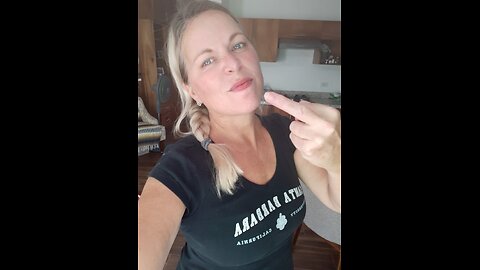 🤣 The finger of freedom