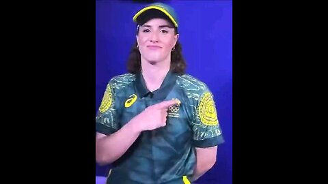 🇦🇺Australian breakdancer goes viral after bizarre interpretive dance performance while compete