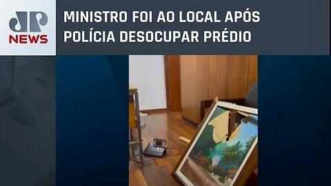 Paulo Pimenta mostra como ficaram salas da Secom em Brasília após invasão
