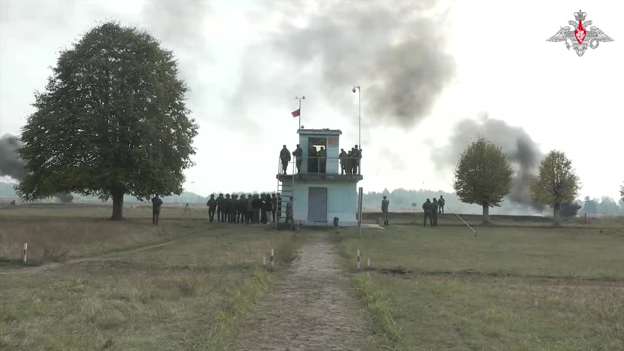 #StrongerTogether - Mobilised servicemen in combat manoeuvres at Baltic Fleet's training ground