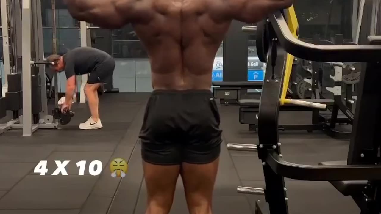 Shoulders workout way to strong and sculpted shoulders! 💪🏋️‍♂️