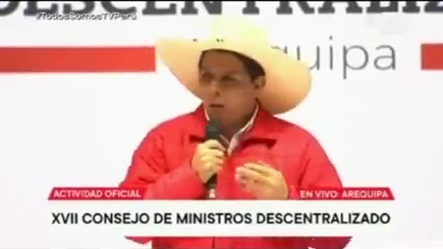 EL SOPRE CASTILLO... DE NAIPES...