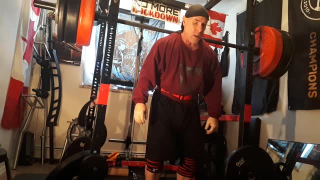 Geezer hits PB of 335lb squat