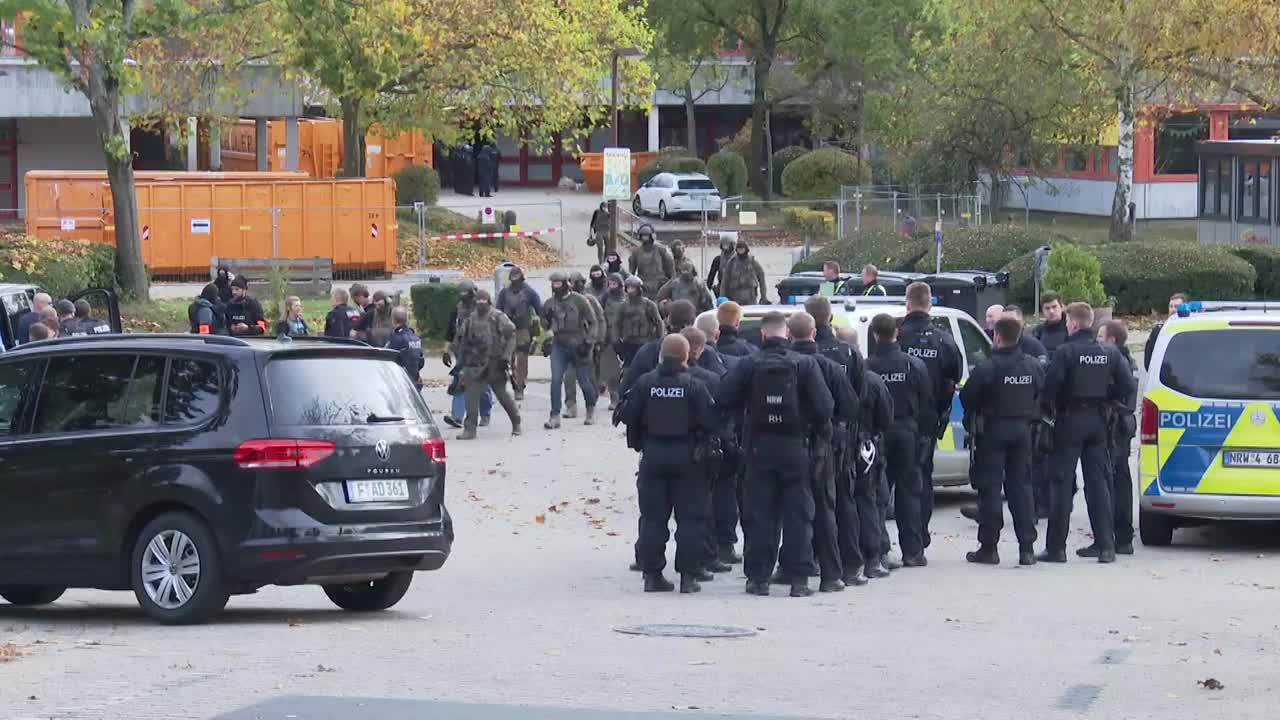 Polizei-Großeinsätze nach Alarm an Schule in Siegburg bei Bonn