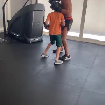 ANDREW TATE -"TRAINING WITH A BOY"