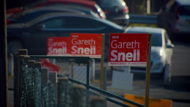 Brexit significa Brexit DOCUMENTARIO SUL REFERENDUM INGLESE ed Il voto inaspettato della Gran Bretagna di lasciare l'Unione Europea il 23 giugno 2016.La Gran Bretagna ha lasciato definitivamente l'UE il 1 ° gennaio 2021,4anni dopo il referendum