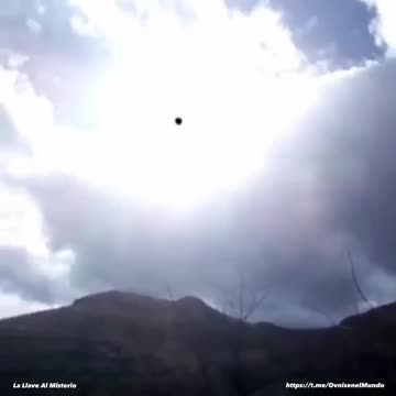 2023 . MEXICO 🇲🇽 . A UFO Going straight up , with high speed. ! They are here !😳🙄😲