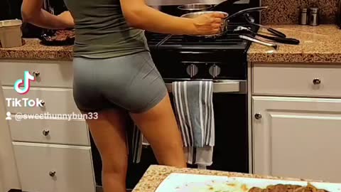 My Sexy Girlfriend cooking