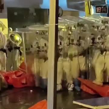 BREAKING: CCP Covid troops known as Big Whites are launching a raid in Guangzhou