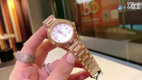 Is the watch worth three hundred dollars? Everybody help me to have a look!