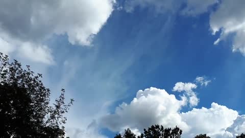 Himmel in Berlin am 10.09.2022 um 15:57 Uhr