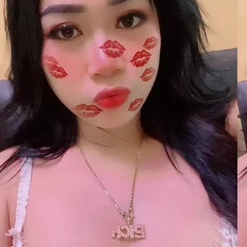 Beautiful Girls Show Big Breath So Hot And Dancing