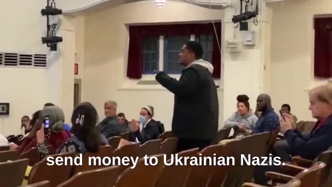 AOC heckled and got called out and her response was โyouโre being rude!โ๐