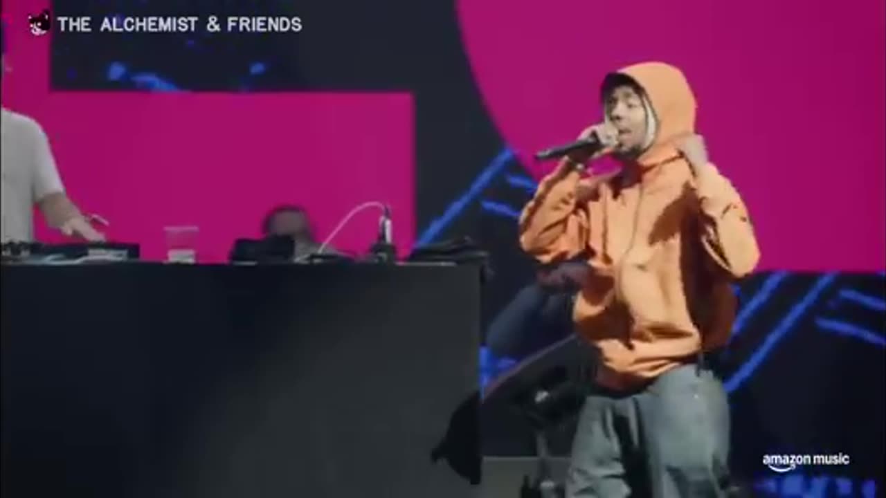 The Alchemist brings Earl Sweatshirt out on stage (Featuring MIKE, Navy & Vince)