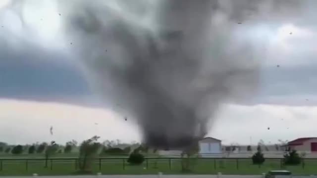 Andover Tornado 🌪️ showing it's power. 💥