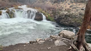 Central Oregon – Steelhead Falls – Exploring the Waterfall Area – 4K