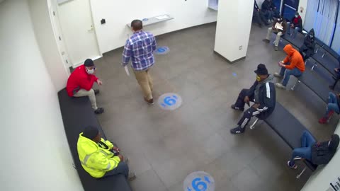 8030FCOB01128BadgingWaitingArea_2021-01-06_08h00min00s703ms.mp4