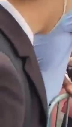 El presidente de Francia Emmanuel Macron recibe una bofetada en plena cara en Drôme (Francia)