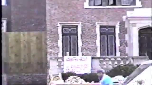 25. Vov Tishrei 5751, Ladies in the Freideker Rebbe's apartment (Goldstein) - ו' תשרי תנש"א