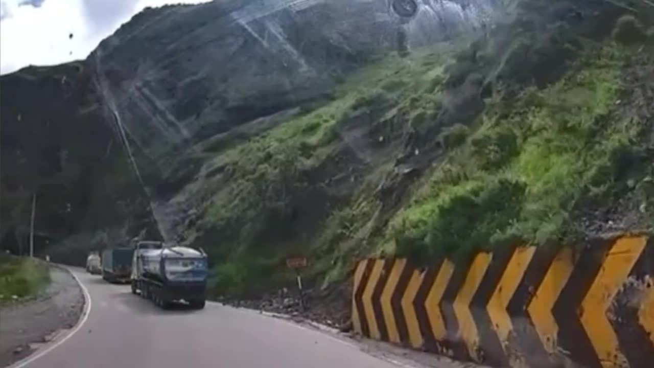 A big stone Hits a Lorry in Peru