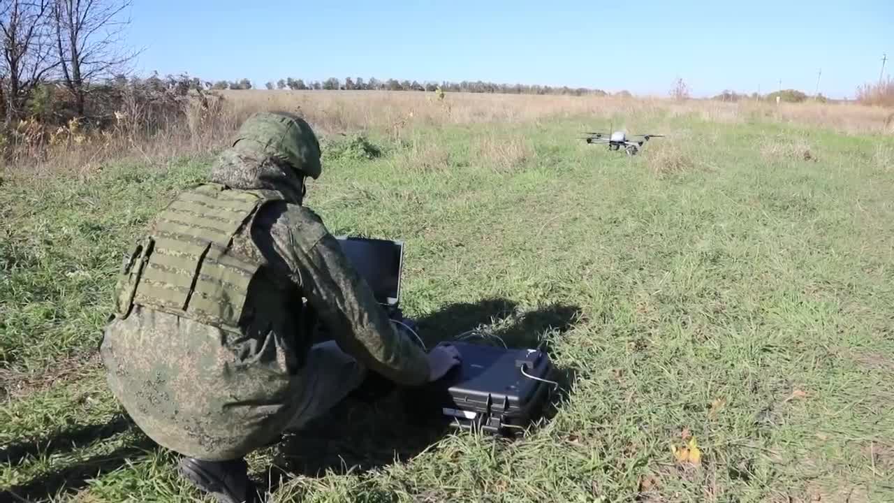 Footage of the use of the use of unmanned aerial vehicles in the Ukrainian conflict zone