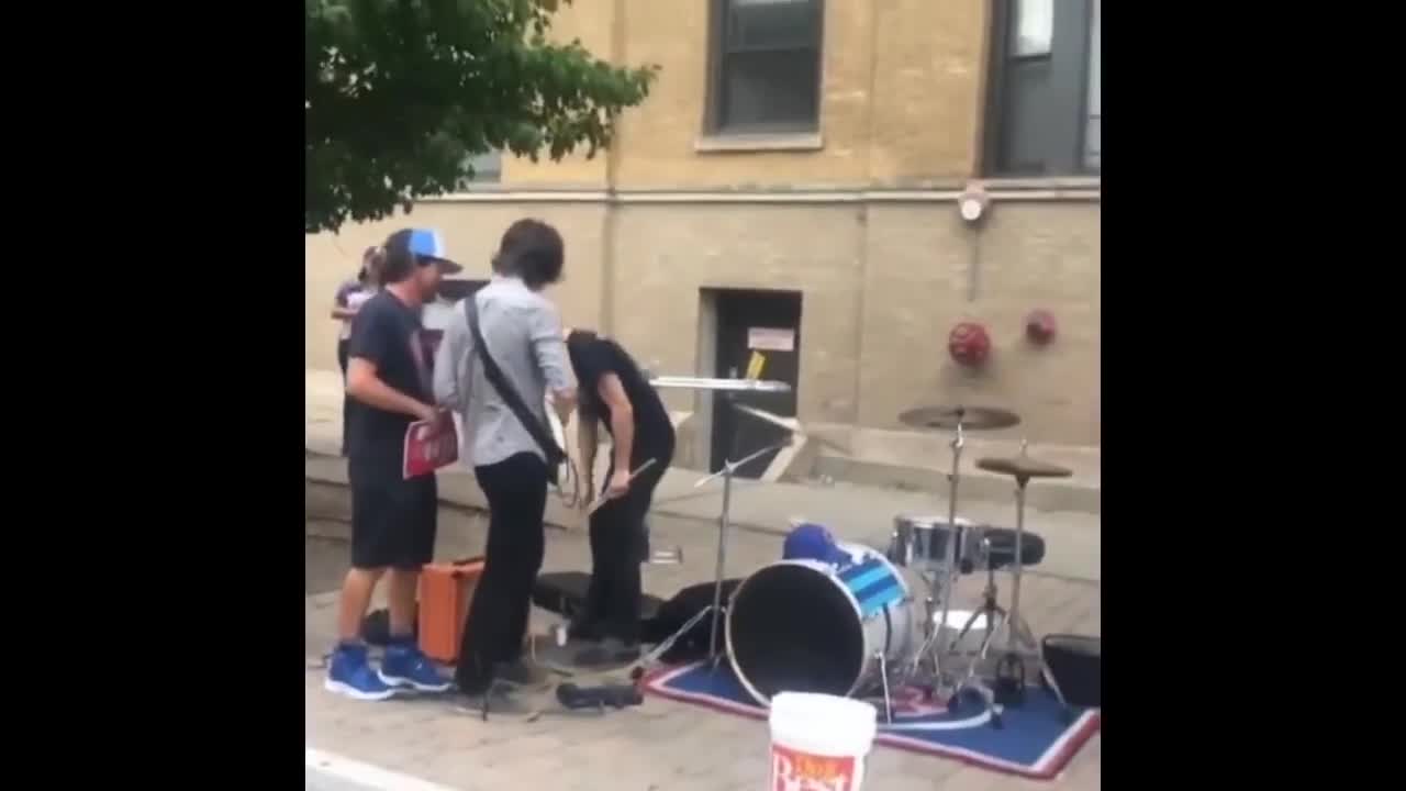 Eddie Vedder Street Performance Outside Wrigley Field (September 15 & 17, 2017) [Full Performance]