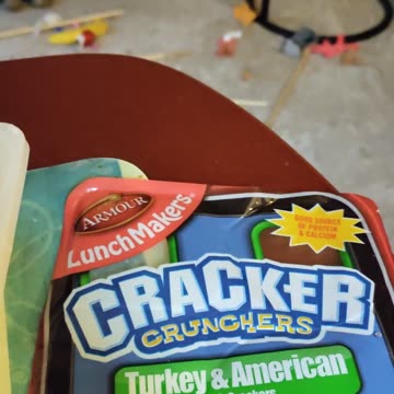 Eating Armour Lunchmakers Crackers Crunchers, Turkey & American With Crackers, Dbn, MI, 9/20/23