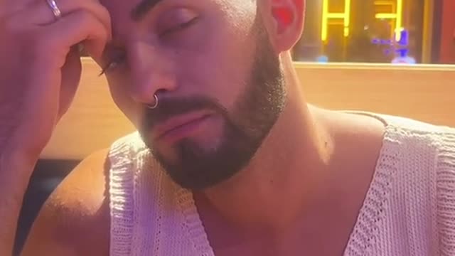 En una rutina constante de resaca Deuw