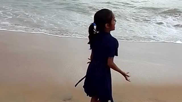 MY KID IS PLAYING IN THE BEACH