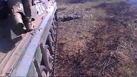 Evacuation of Ukrainian survivors of a destroyed Bradley IFV from the area near Rabotino, Zaporozhye
