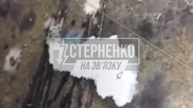 2022-10-30 A Ukrainian tank crushes a wounded Russian