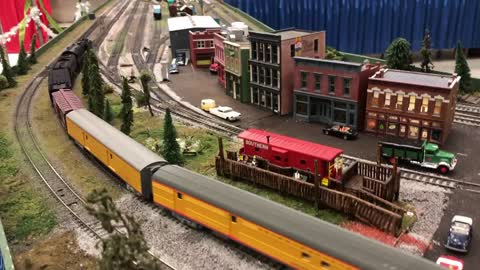Smokey City HO layout Grand River Mall.