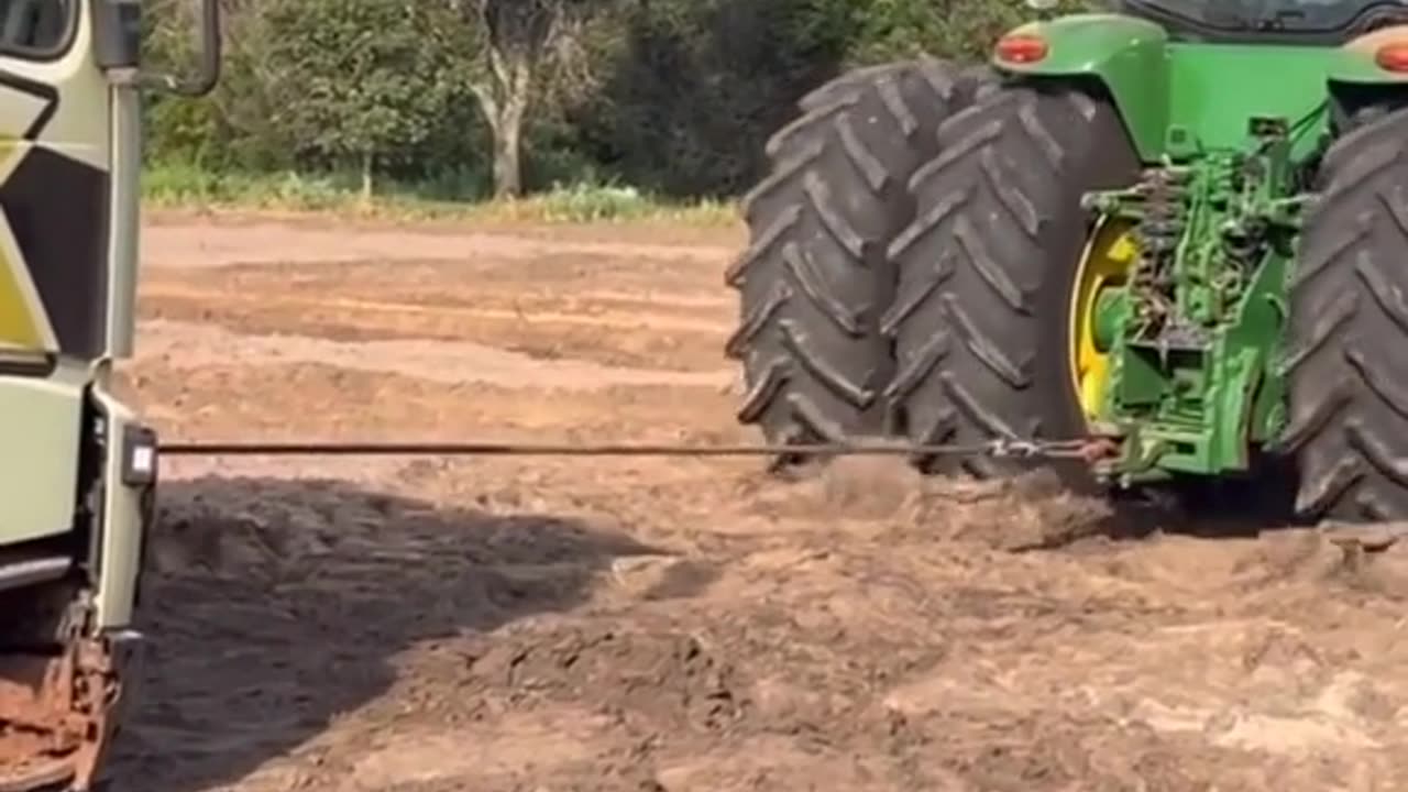 tractors stuck, machines accelerating (18)
